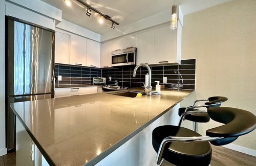 Inner Harbour Condo | Stylish Spotless One Bedroom Downtown! Includes Parking