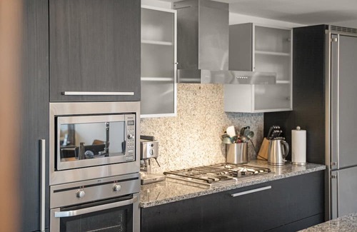 Inner Harbour Condo | Downtown 2Bed, Office, Pool, Gym, Parking, 2 Large Patios. City & Pond Views!