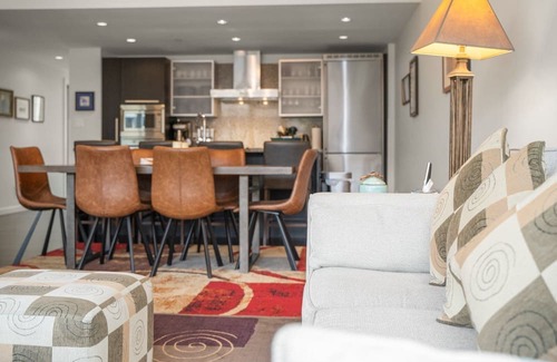 Inner Harbour Condo | Downtown 2Bed, Office, Pool, Gym, Parking, 2 Large Patios. City & Pond Views!