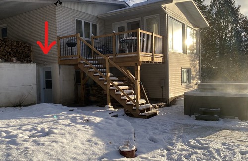 La Macaza Apartment | Low cost apartment with river and hot-tub