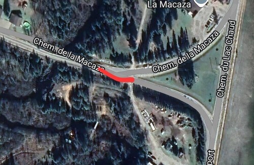 La Macaza Apartment | Low cost apartment with river and hot-tub