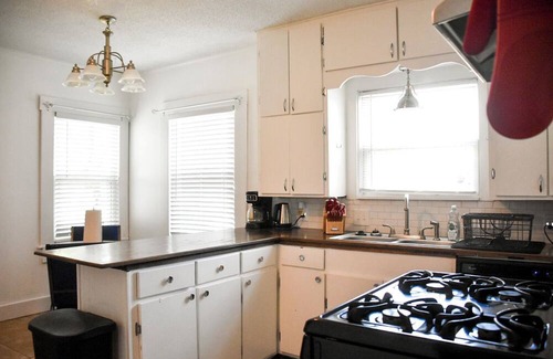 Fort Smith House | Charming 2-bedroom house with WiFi and AC in Fort Smith