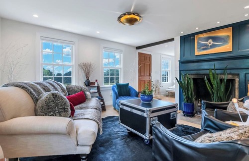 New Preston House | Luxurious, Spacious, Newly Renovated Vacation Home Walking Distance to Lake.