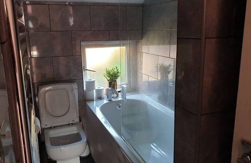 Trafford House | Delightful 2-Bed Cottage Escape