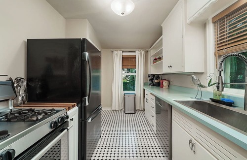 Billings House | NEW Mid-Century 4 Bed 2Bath Home w/PlayRoom