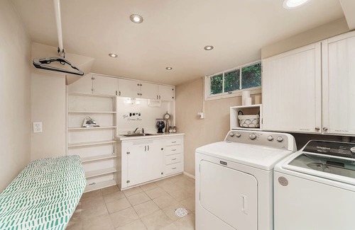 Billings House | NEW Mid-Century 4 Bed 2Bath Home w/PlayRoom
