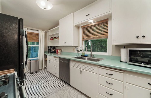 Billings House | NEW Mid-Century 4 Bed 2Bath Home w/PlayRoom