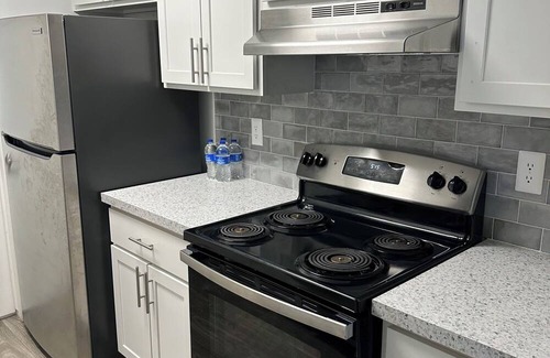 Ann Arbor Apartment | Charming 2-bedroom apartment with fitness room, pool & WiFi in Ypsilanti
