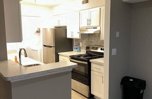 Ann Arbor Apartment | Charming 2-bedroom apartment with fitness room, pool & WiFi in Ypsilanti