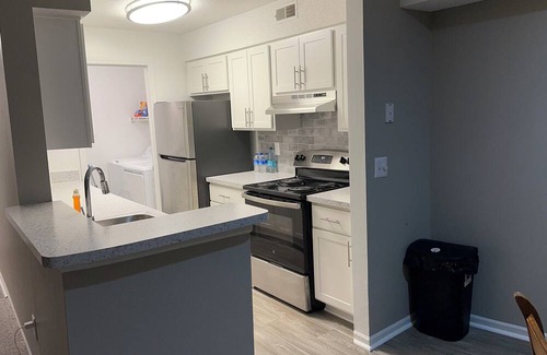 Ann Arbor Apartment | Charming 2-bedroom apartment with fitness room, pool & WiFi in Ypsilanti