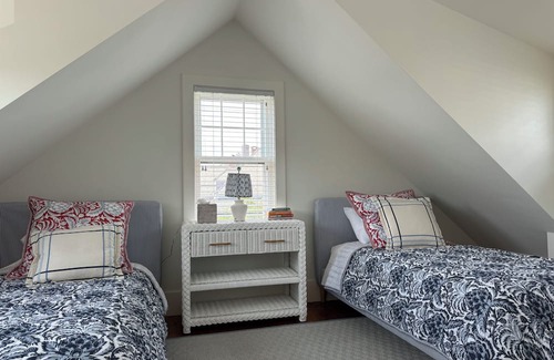 Brant Point Cottage | Clean/new loft cottage in fabulous Brant Point. Walk to town w/AC/heat, porch
