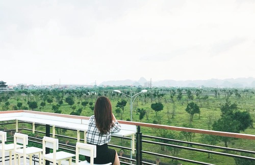 Ninh Binh Ski Chalet | Trang An Ao Dai Homestay - Wooden house with field view and private bathroom