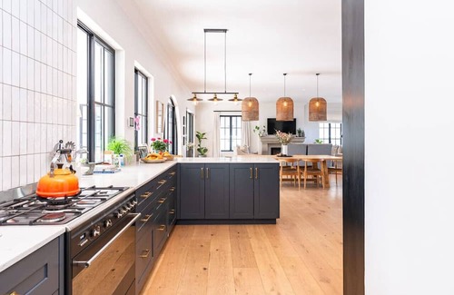 Claremont House | Elegant Modern 4-Bedroom Home