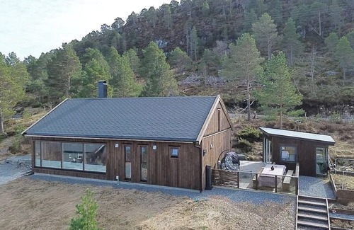 Aure Cabin | Koslig ny Hytte ved Havet