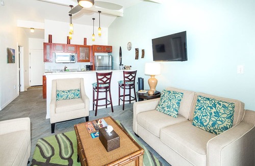 Wailua Condo | Pacific+Pool+Palms! Luxe w/Chic Kitchen, Lanai, Den, WiFi–Kauai Kailani K303