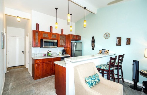 Wailua Condo | Pacific+Pool+Palms! Luxe w/Chic Kitchen, Lanai, Den, WiFi–Kauai Kailani K303