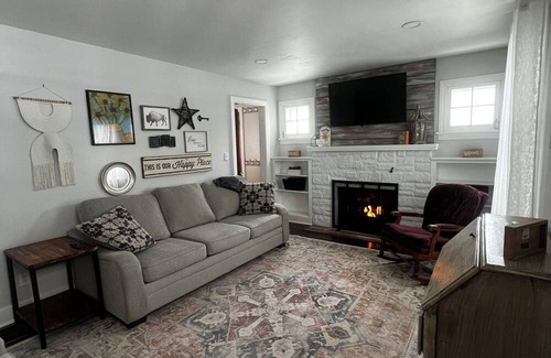 Hamburg House | Cozy Cape in the Heart of Hamburg Village