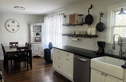 Hamburg House | Cozy Cape in the Heart of Hamburg Village