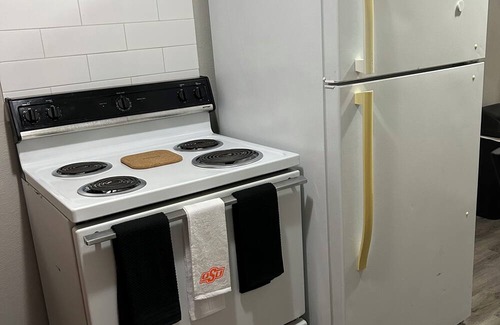 Stillwater Apartment | Cute 1 bed/1bath OSU apartment! Come see Pistol Pete’s Pad!
