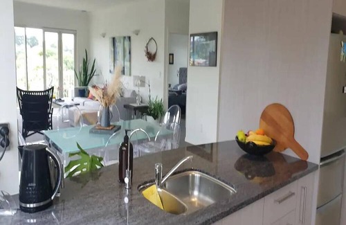 Gulf Harbour Apartment | Delightful apartment in Gulf Harbour-King Bed and ensuite. Full Kitchen. Wi-Fi
