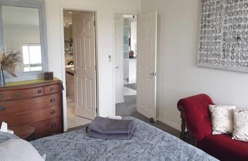 Gulf Harbour Apartment | Delightful apartment in Gulf Harbour-King Bed and ensuite. Full Kitchen. Wi-Fi