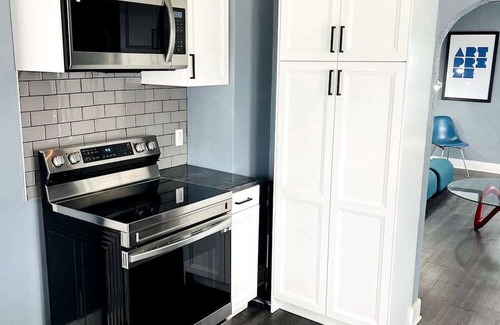 Holland House | Mich MID MOD house