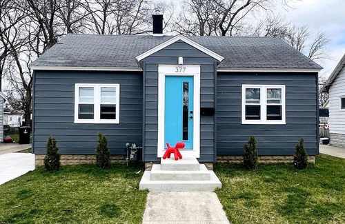 Holland House | Mich MID MOD house
