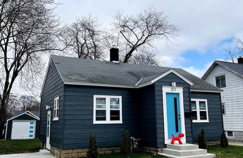 Holland House | Mich MID MOD house
