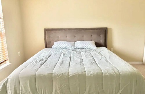 Dulles Town Center House | Affordable Spacious Family Home with Fishing Rods near Lakes, Shops and Malls