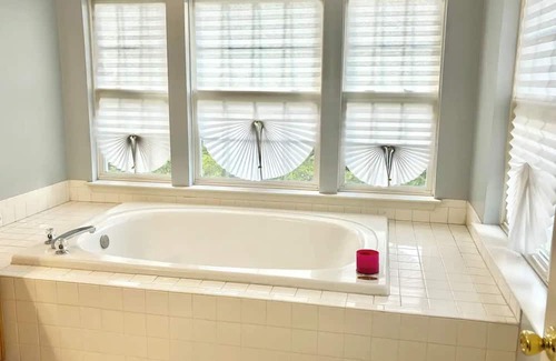 Dulles Town Center House | Affordable Spacious Family Home with Fishing Rods near Lakes, Shops and Malls