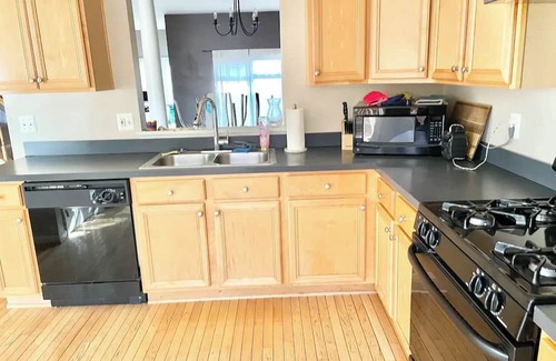 Dulles Town Center House | Affordable Spacious Family Home with Fishing Rods near Lakes, Shops and Malls
