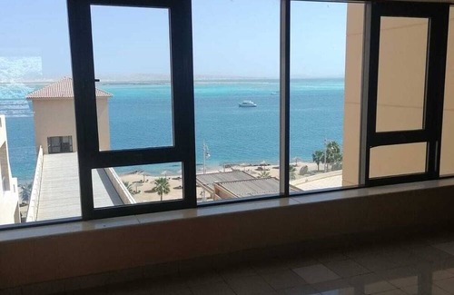 Sakkala Apartment | Exceptional Sea Views Across the Red SeanSpacious 2 bed Private Beach & Pools