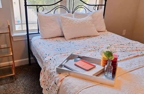 Kansas City House | Charming townhome with WiFi, AC, fitness room in fabulous Kansas City