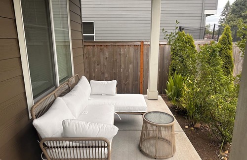 Wilkes East House | Spacious 5-bedroom house in perfect Portland with AC, WiFi, washer and dryer.