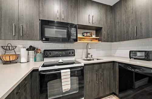 Knox - Henderson House | Your Uptown Condo: 2B/1.5Bath