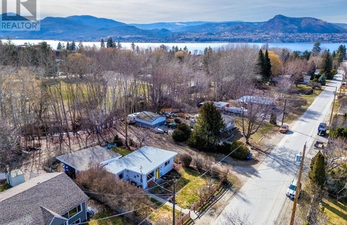 Okanagan-Similkameen House | Charming Creekside Cottage in Naramata Village