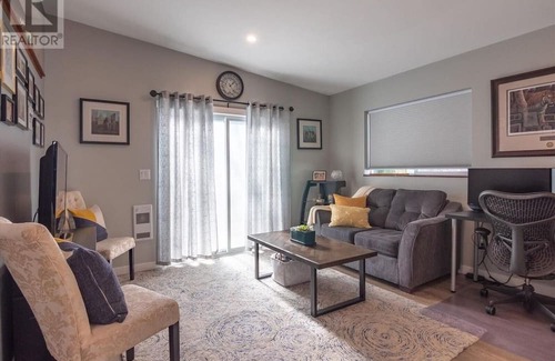Okanagan-Similkameen House | Charming Creekside Cottage in Naramata Village