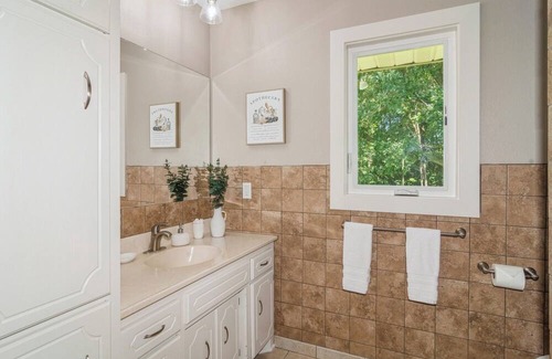 Milaca House | Charming 2-bedroom country home in Milaca!