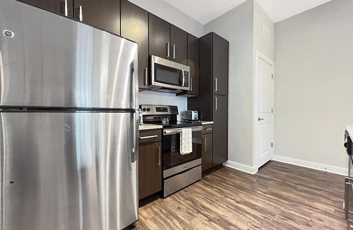 Carver City - Lincoln Gardens Apartment | Luxury 1st Floor 1 BR, Central Tampa