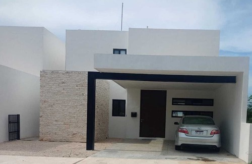 Merida House | Charming 3-bedroom townhome with AC and WiFi in delightful Sitpach
