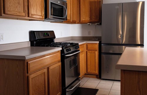 Manor Villa | Spacious Modern Event Home Minutes from Domain