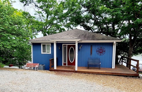 Climax Springs House | Spacious 4bed house w/HotTub, game garage, AC, WiFi