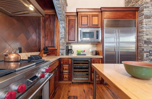 Mountain Village Cabin | Luxurious 3-Bedroom Summit Residence in Telluride with Ski-In Ski-Out & Hot Tub!