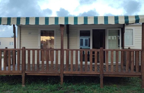 Burinhosa House | Surya's Bungalows,lands Hause Bungalows E10. Parque de Campismo com 3 Piscinas