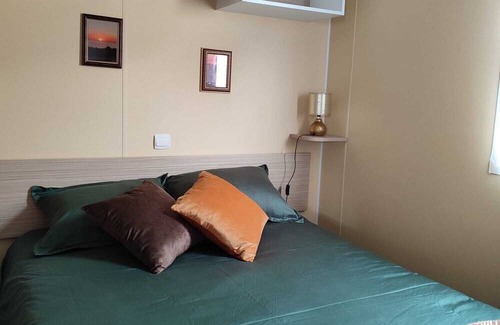 Burinhosa House | Surya's Bungalows,lands Hause Bungalows E10. Parque de Campismo com 3 Piscinas