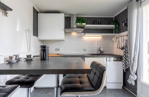 La Ferriere Apartment | Apartment 'Appt Rez-de-jardin Salle De Réunion' with Garden and Wi-Fi