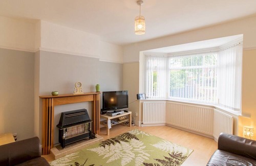 Framwellgate Moor House | Charming Bungalow, Large Garden + Modern Amenities| Pass the Keys