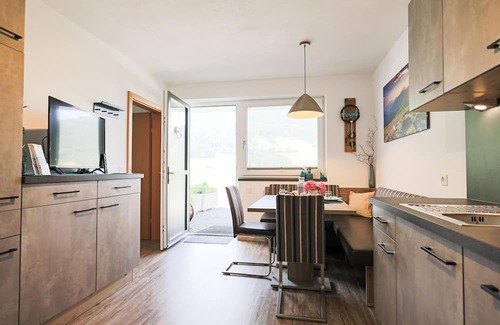 Weerberg Apartment | Apartment with terrace, 70m to the ski bus