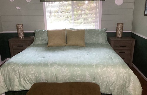 Ketchikan House | Cozy 3-bedroom house in fantastic Ketchikan with WiFi and view of Clover Island