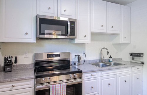 Tudor and Cashel Cottage | Starlight Retreat - Two Bedroom Cottage, Sleeps 6